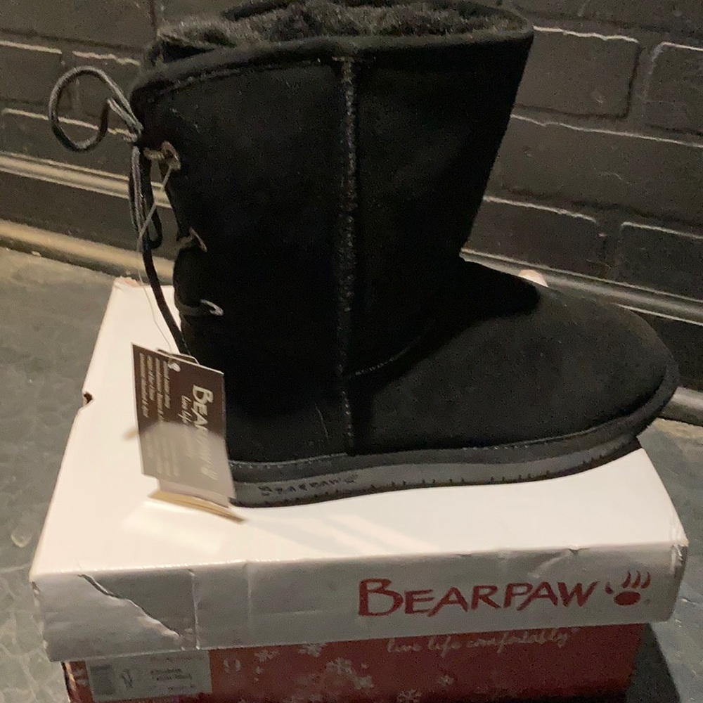NWT Bearpaw Ladies Boots